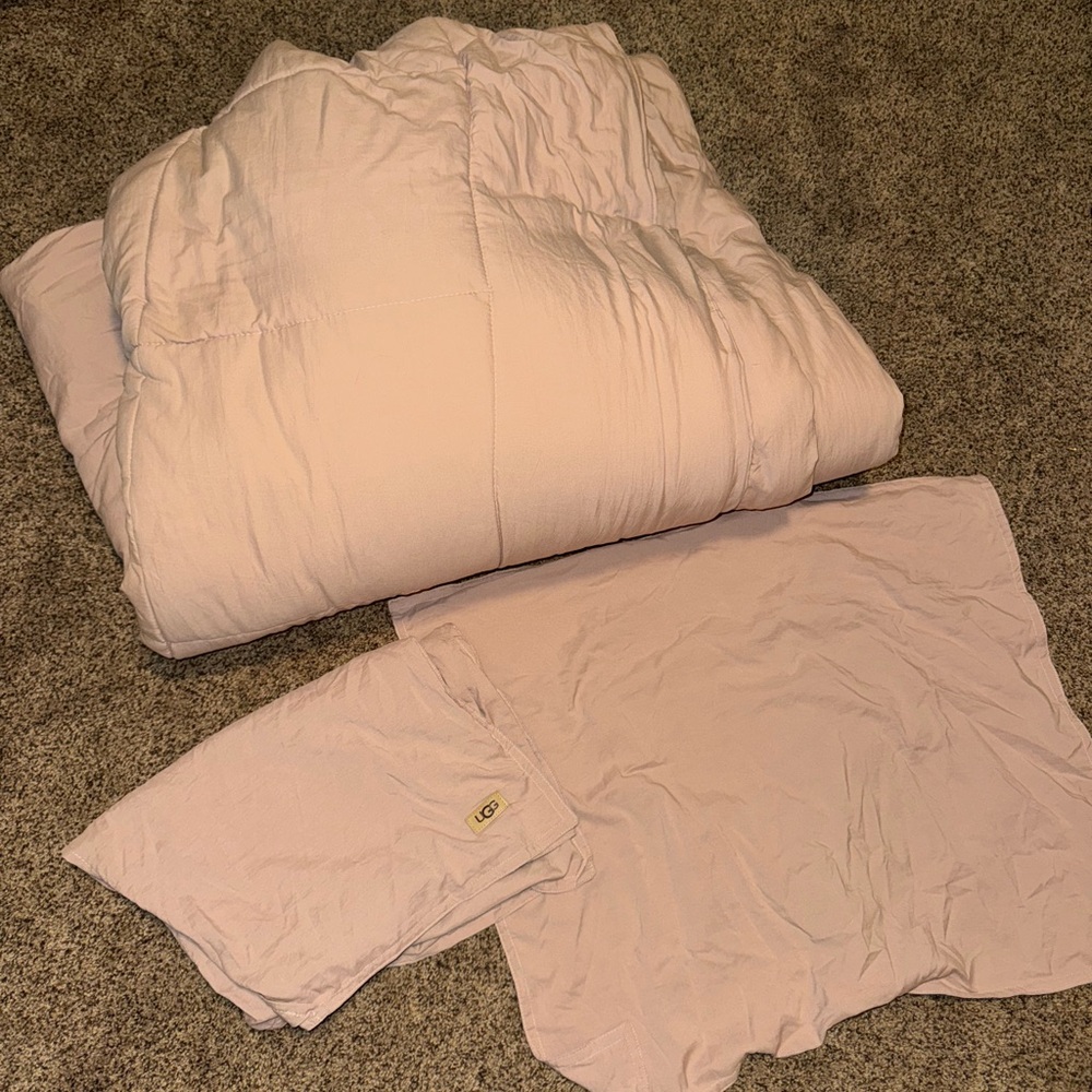 Ugg Luxurious pink Bedding Set